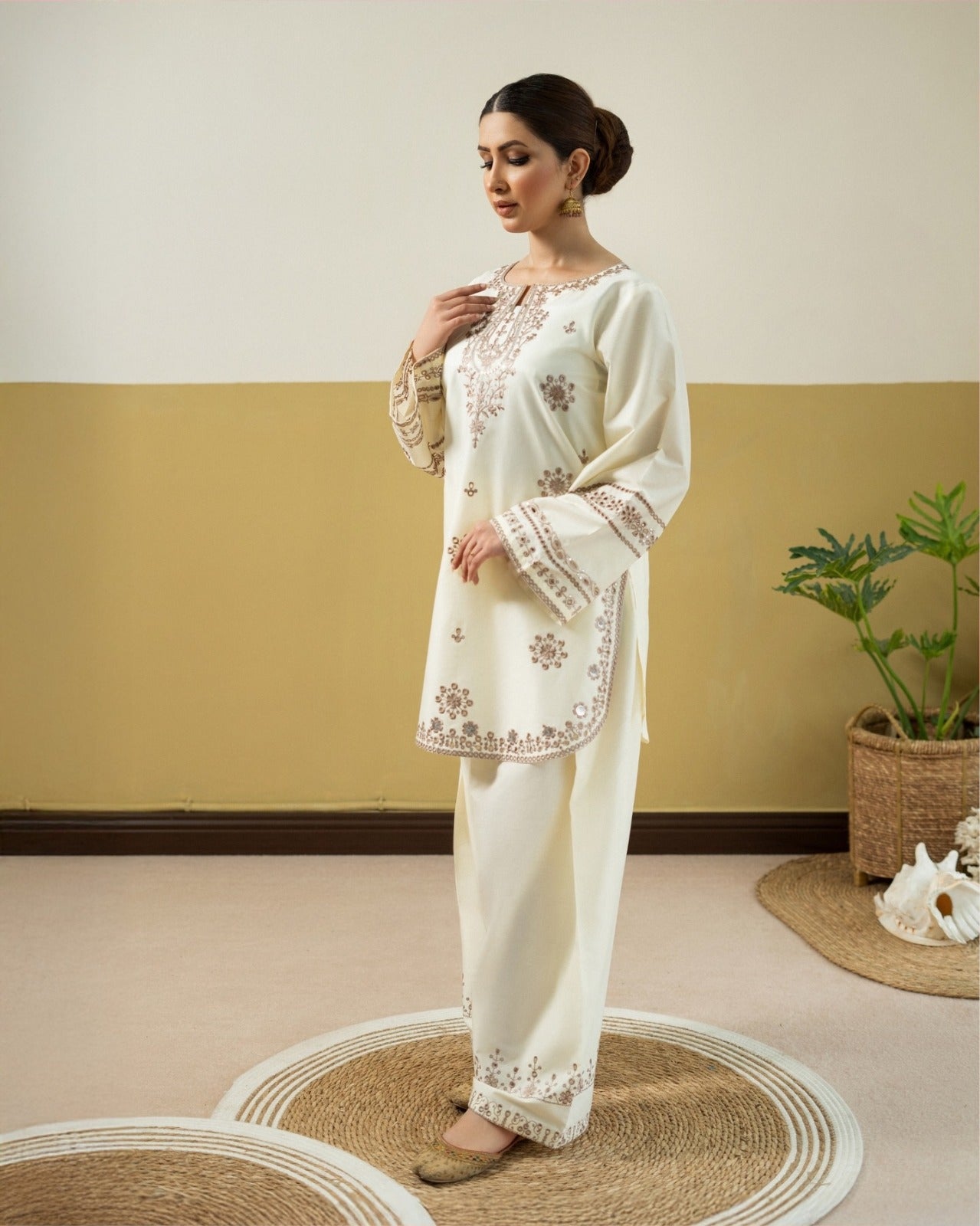 Farsh-e-Noor (Embroidery 2 piece )